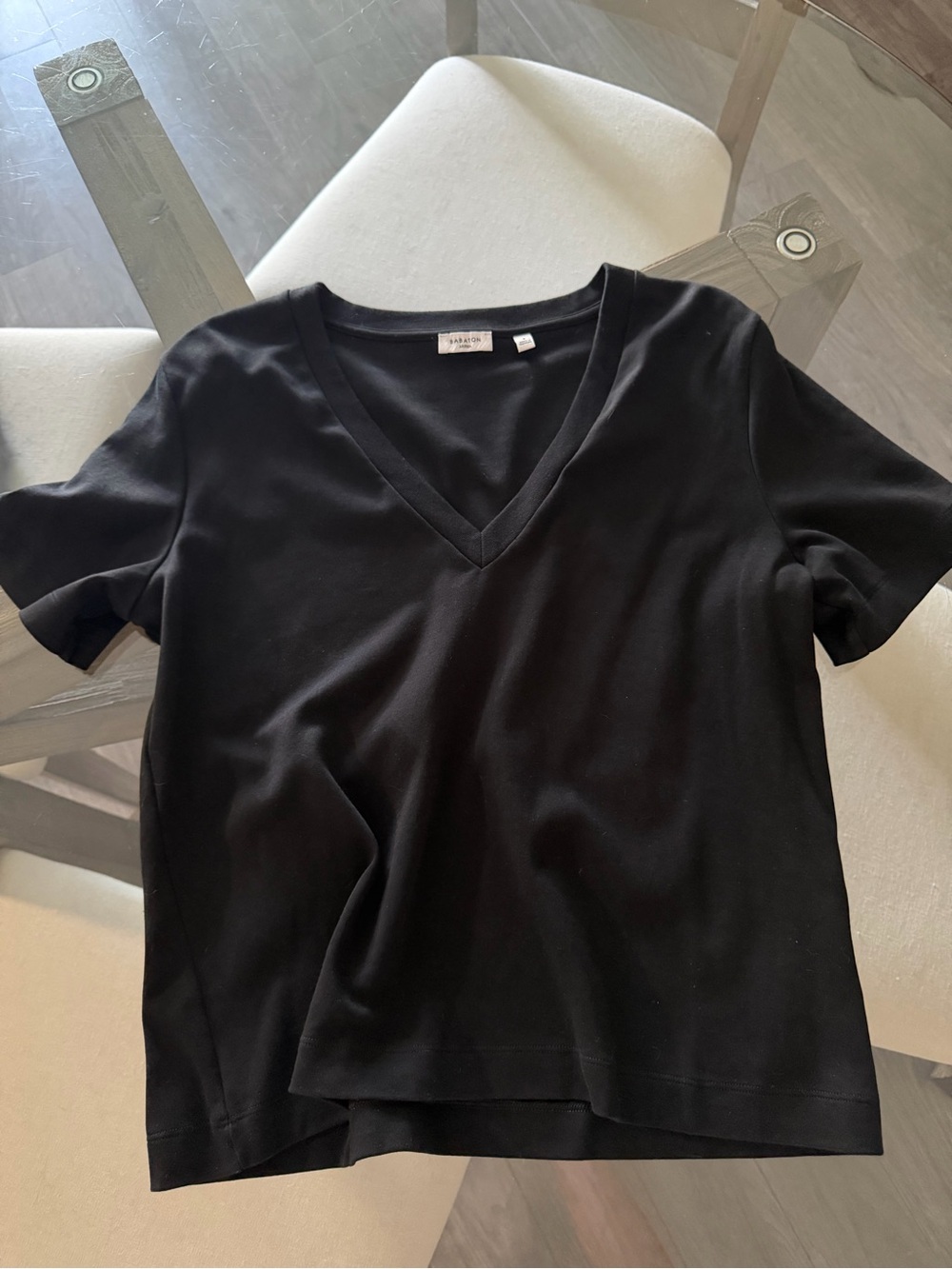 Aritzia Interlock Cotton Verify V-neck T-shirt - S - Black - Like New - Picture 6 of 6